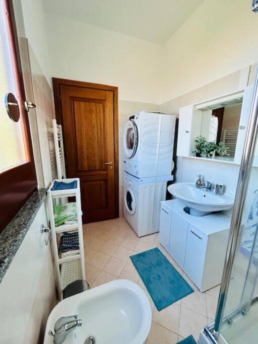 Appartamento Casa Lucia A Carugo Esterno foto